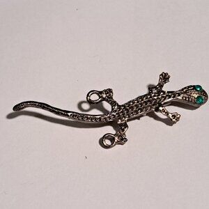 metal silver color lizard brooch with green eyes